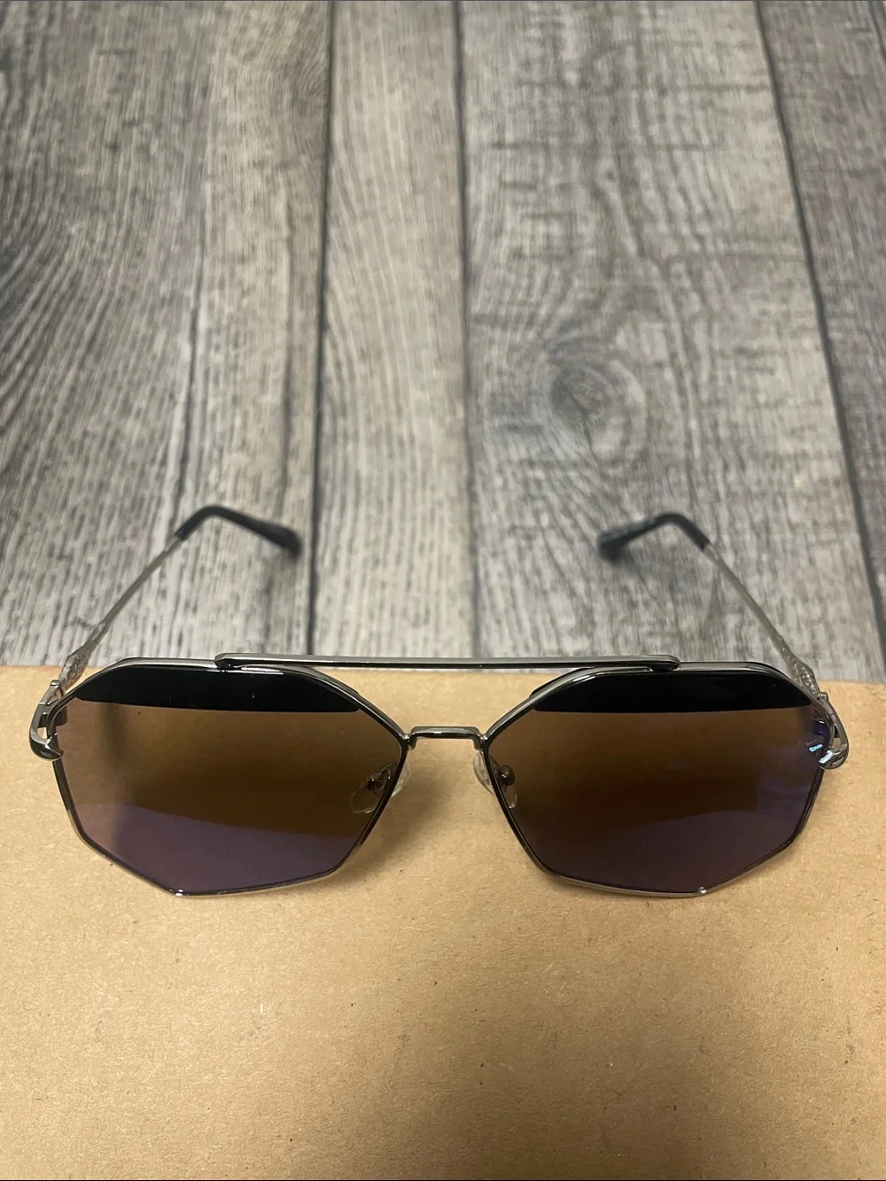 Cramilo Geometric Metal Frame Sunglasses with mirrored Lenses